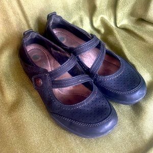 Earth Origins black Mary Jane shoes - size 6.5